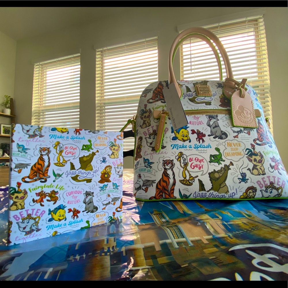 2021 Disney Sidekicks Satchel and Magic Band NWT
